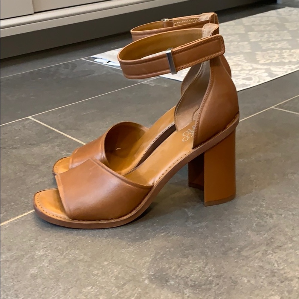 Brown leather Franco Sarto sandals
